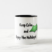 平静を保ち、休日の引用文のマグを楽しんで下さい ツートーンマグカップ (中央)