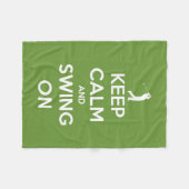 平静を保ち、緑のゴルフで振って下さい フリースブランケット (正面(横))