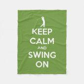 平静を保ち、緑のゴルフで振って下さい フリースブランケット (正面)