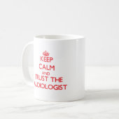 平静を保ち、聴覚学者を信頼して下さい コーヒーマグカップ (正面左)