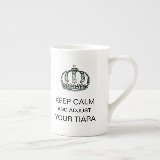 "平静を保ち、調節して下さいあなたのティアラ"を ボーンチャイナマグカップ (右)