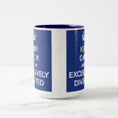 平静を保ち、過度に転換されたジェーンAustenがあって下さい ツートーンマグカップ (中央)