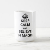 平静を保ち、魔法で信じて下さい コーヒーマグカップ (中央)