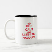 平静を保ち、Navarroに聞いて下さい ツートーンマグカップ (左)