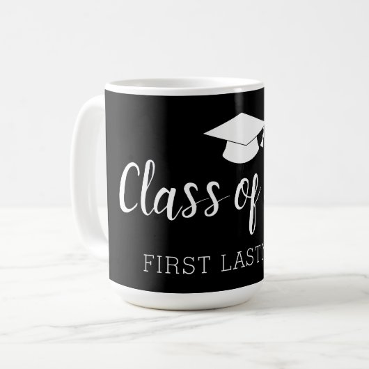 年と名前のクラス – 黒は色を変更できる コーヒーマグカップ (正面左)