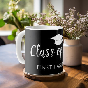 年と名前のクラス – 黒は色を変更できる コーヒーマグカップ