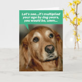 年と犬の年を重ねたかわいいゴールデンレトリーバー カード (黄色い花)
