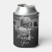年のはじめのカップル写真　名前　年　白黒 缶クーラー (缶正面)