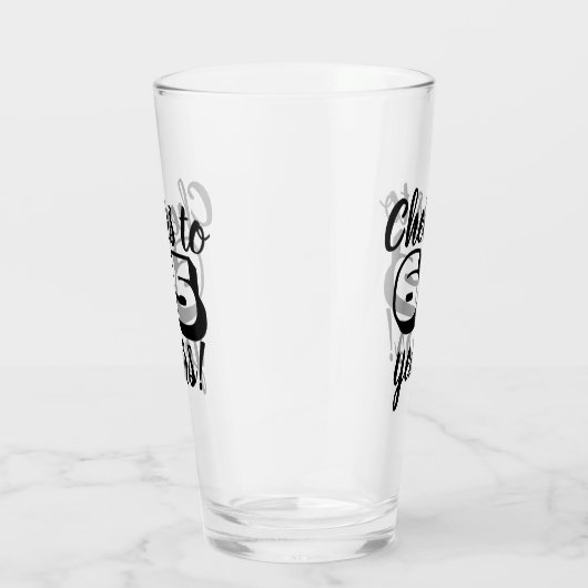 年のビールまたは飲むことへのカスタムな誕生日の応援 タンブラーグラス (右)