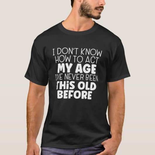 年の割りに処置が悪いおもしろい Tシャツ (正面)