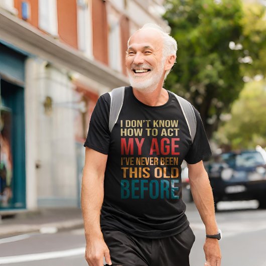 年の割りに合わぬ Tシャツ