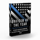 年の細い青い線の旗の警察官 フォトブロック (左)