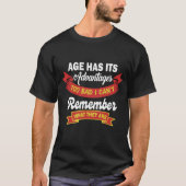 年は利を有す Tシャツ (正面)