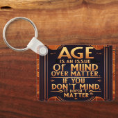 年は問題よりも気になる キーホルダー (裏面)