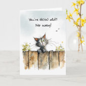 年を取おもしろいる誕生日に猫フェンスを驚かす カード (黄色い花)