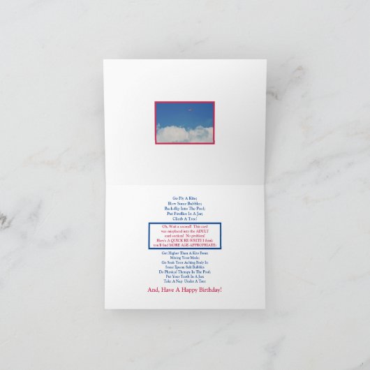 「年を取った誕生日のユーモア、凧を揚げなさい」 カード (内部)