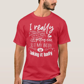 年を取ってもかまわないが体が取る Tシャツ
