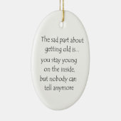 年を取ることについての悲しい部分は円のオーナメント セラミックオーナメント (右)
