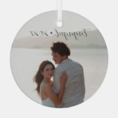 年パーソナライズされた間の婚約したクリスマススクリプト ガラスオーナメント (裏面)