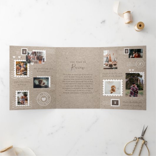 年レビュー家族の写真切手コラージュ 三つ折り招待状 (内部)