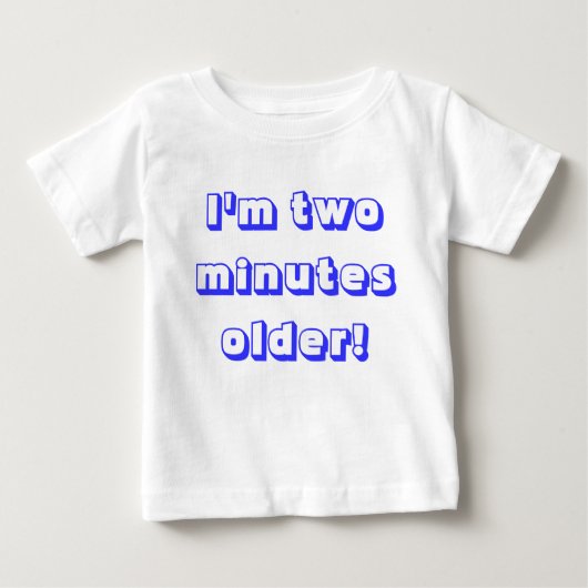 年上の双子の男の子… 2分年上だ！ ベビーTシャツ (正面)