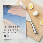 年名以来のコーヒーのクロワッサンをシェア写真 キッチンタオル (四つ折り)