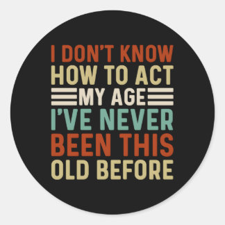 年老いたことわざは私の年齢を振る舞う方法を知らない ラウンドシール
