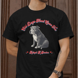 年老いた犬は年上の犬を受け入れるには愛情が必要だ Tシャツ