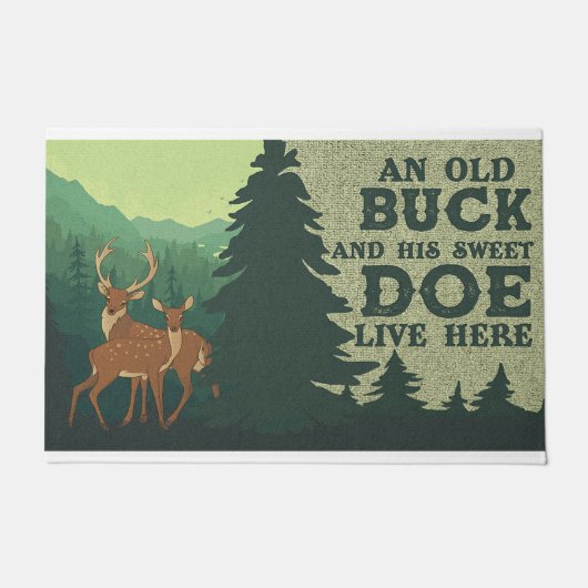 年老いた金と彼の甘い雌鹿がここに住んでいる ドアマット (正面)