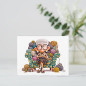 年配の女性の編み物は糸に囲まれて幸せに シーズンポストカード (スタンド正面)