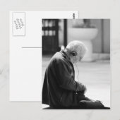 年配の男性が音楽を聴く ポストカード (正面/裏面)