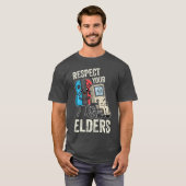 年長者を敬おう 80年代の面白いゲームコントローラーTシャツ Tシャツ (正面フル)