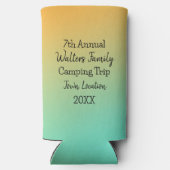 年間パーソナライズされたキャンプ旅行 スリム缶クーラー (裏面)