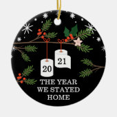 年間我々は家に滞在おもしろいフェスティバルトイレ紙 セラミックオーナメント (正面)