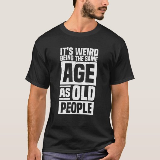 年風変わり齢と同じおもしろい Tシャツ (正面)