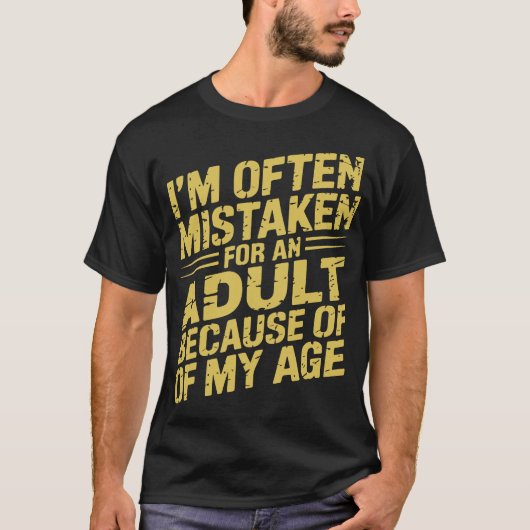年齢のせいで大人と間違えられることが多いです Tシャツ (正面)
