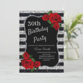 年齢の誕生日の銀および黒いグリッターの赤いバラ 招待状 (スタンド正面)