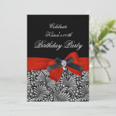 年齢の誕生日パーティーを追加する赤いダマスクブラック 招待状 (スタンド正面)