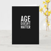 年齢はおもしろいな誕生日の挨拶状重要ではありません カード (黄色い花)