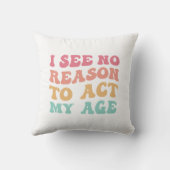 年齢を重ねたら面白くなるという理由が私にはない クッション (裏面)