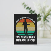 年齢相応の振る舞い方がわからない ポストカード (スタンド正面)