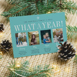 年 |年レビュー写真コラージュ シーズンカード<br><div class="desc">ホリユニークティモダンー・カードのデザインはお気に入りの4枚の写真とカスタム・キャプション付きの家族の名前と上の「なんと1年！」を備えている。家族や友人のための魅力的な年次レビュースタイルカードを作成するには、家族の特別な瞬間の写真を共有し、それらを当社の文字テンプレートと説明カスタムする。明るいターコイズアクアの背景に手書きのスクリプトのアクセントを持つ白いレタリングこの休日の写真カードを貸すモダンとフェスティバル感じを貸す。水色の白い雪片の模様に逆向き淡い色ののカード。</div>