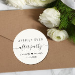 幸いにもパーティークリーム結婚式 ラウンドシール<br><div class="desc">結婚式の後のレセプションやパーティの招待状のためのシックなライトクリームのステッカー、好意とパーティーとの対応の混合でシンプルモダン"楽しい後に行く後のタイポグラフィ"とスワッシュとトレンディースクリプト、ハートと披露宴の日付で最初の名前を結合。</div>
