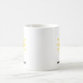 幸せそうな顔の黄色い太陽 コーヒーマグカップ (中央)