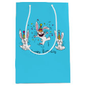 幸せでホップの豊富な誕生日のバニーウサギのギフトバッグ ミディアムペーパーバッグ (正面)