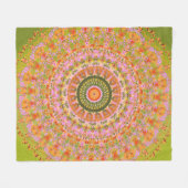 幸せで腰回りが大きな曼荼羅 フリースブランケット (正面(横))