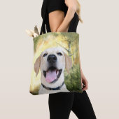 幸せで若いイエロー・ラブラドール・レトリーバー トートバッグ (クローズアップ)