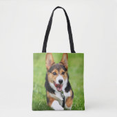 幸せで、精力的なペンブロークのウェルシュコーギーの子犬 トートバッグ (正面)