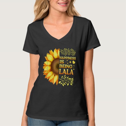 幸せとはララおばあちゃんになるひまわりのような存在 Tシャツ (正面)