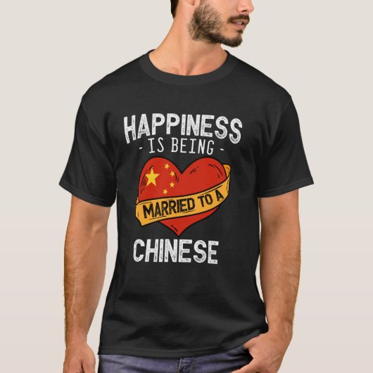 幸せとは中国人の妻と結婚していることだ 夫 Tシャツ (正面)